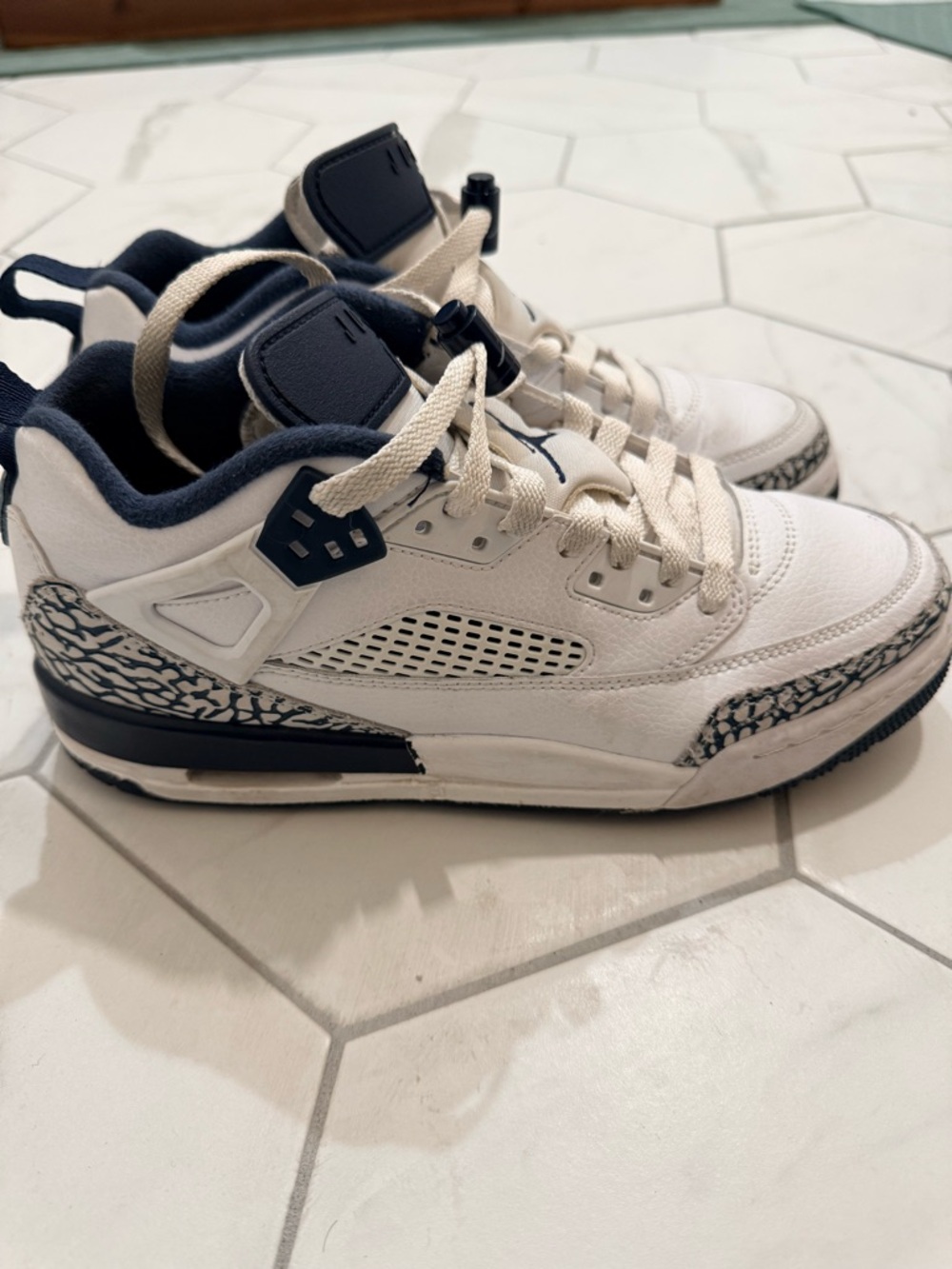 Jordan Spizike Low sneakers in the "White / Obsidian-pure platinum" colorway. 7y